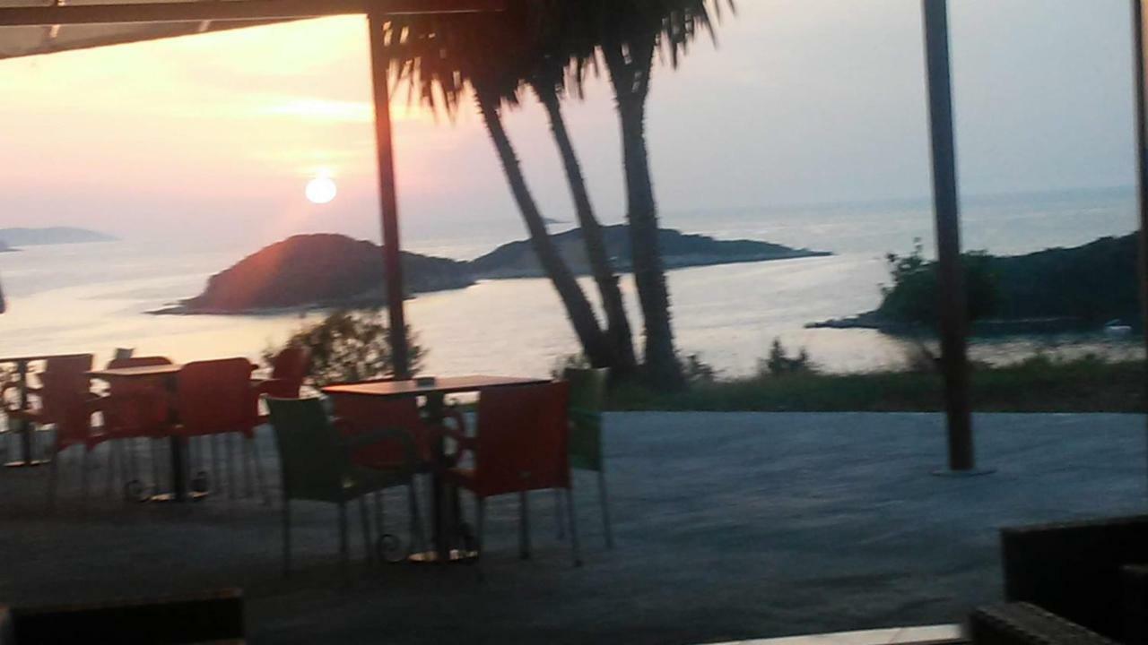 Hotel Majestic Ksamil Exterior photo