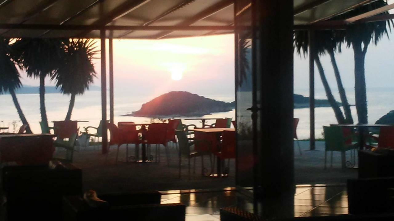 Hotel Majestic Ksamil Exterior photo