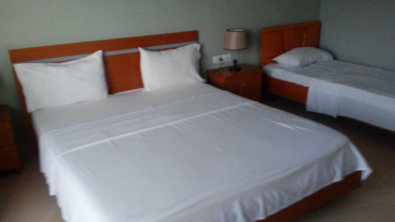 Hotel Majestic Ksamil Exterior photo
