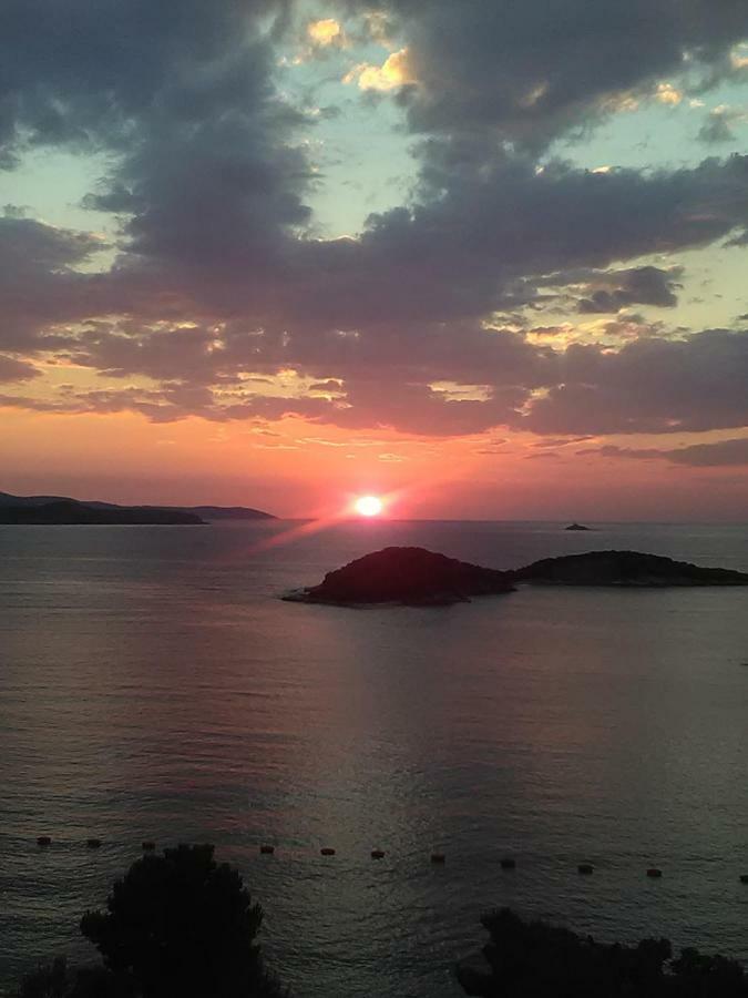 Hotel Majestic Ksamil Exterior photo