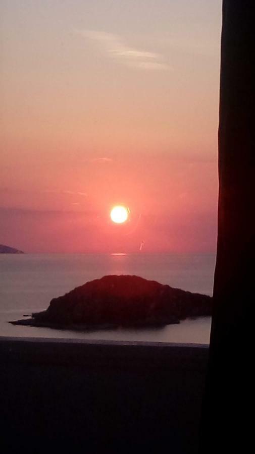 Hotel Majestic Ksamil Exterior photo